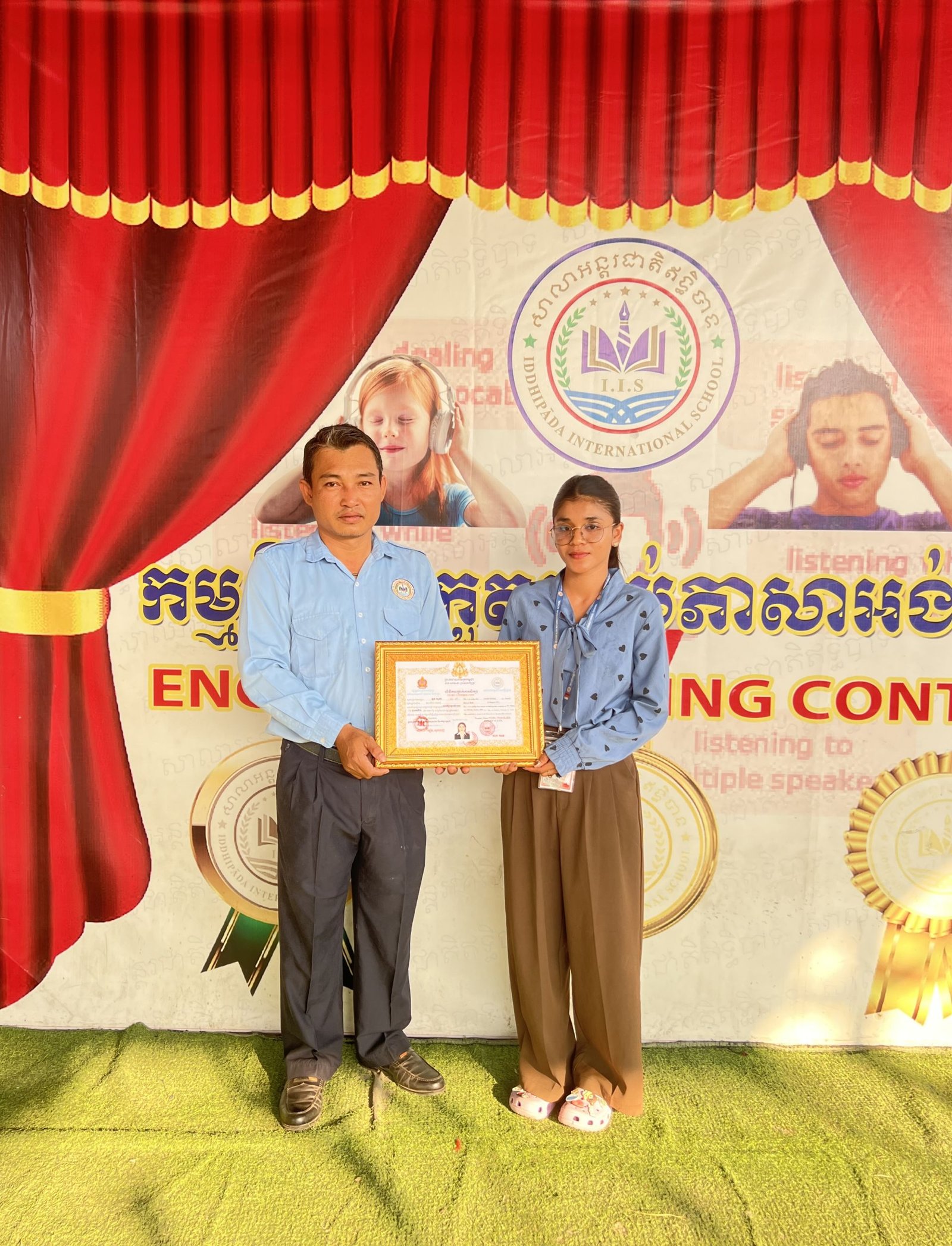 ការប្រគល់លិខិតបញ្ជាក់ការសិក្សា និងប័ណ្ណសរសើរ