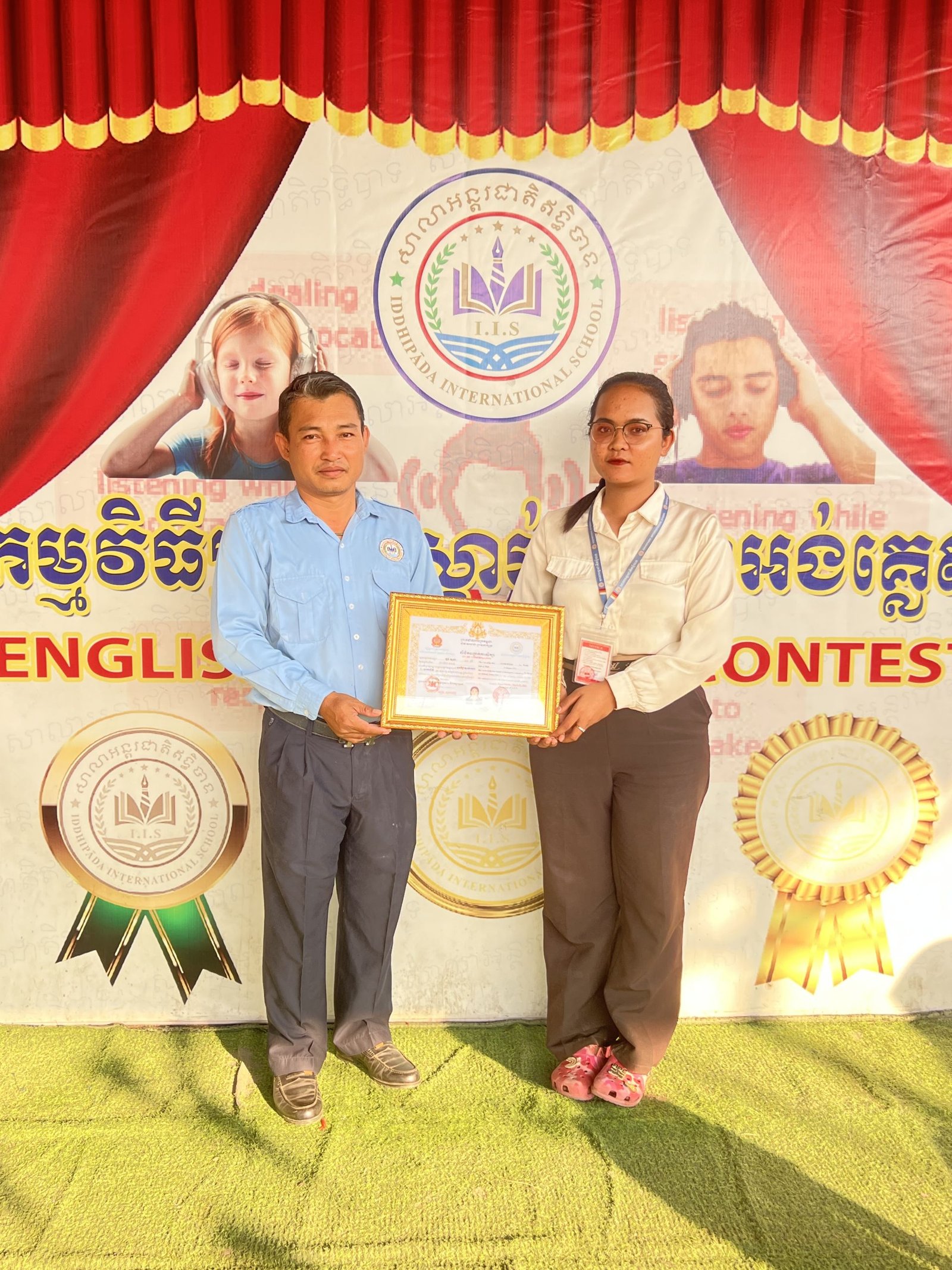 ការប្រគល់លិខិតបញ្ជាក់ការសិក្សា និងប័ណ្ណសរសើរ